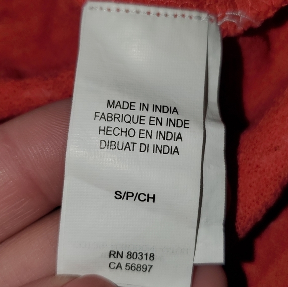 𝅺Red Lucky Brand top with tiny white flowers Small - Picture 10 of 11